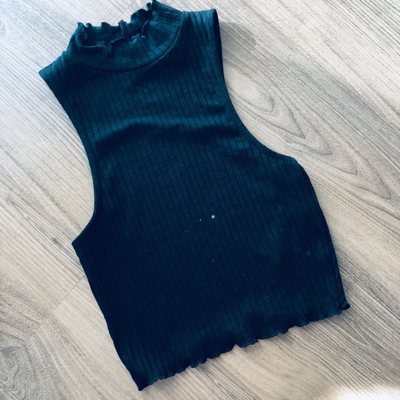 ASOS Tops - ASOS crop top size 6✨